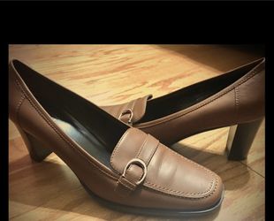 NWOT Coach Dark Tan Block Heel Pumps Size 10