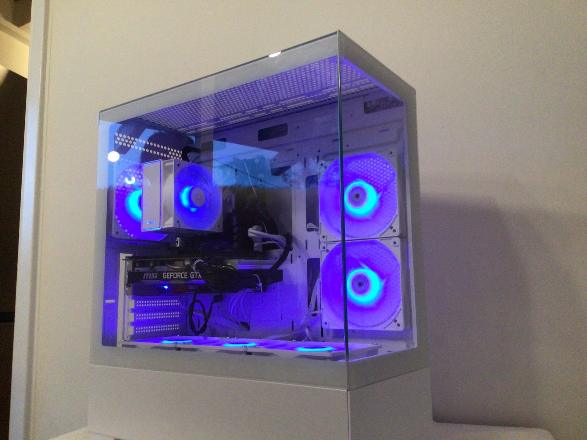 White Gaming Pc