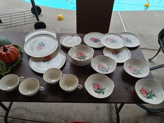 Porcelin plates and bowls and cups
