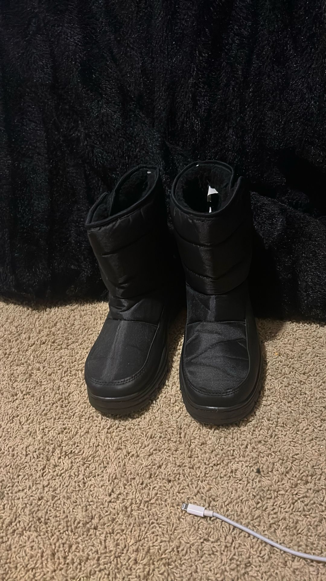 Size Six Black Women’s Snow Boots