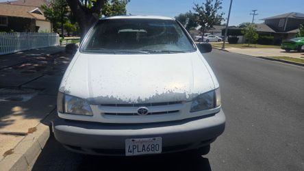 2000 Toyota Sienna
