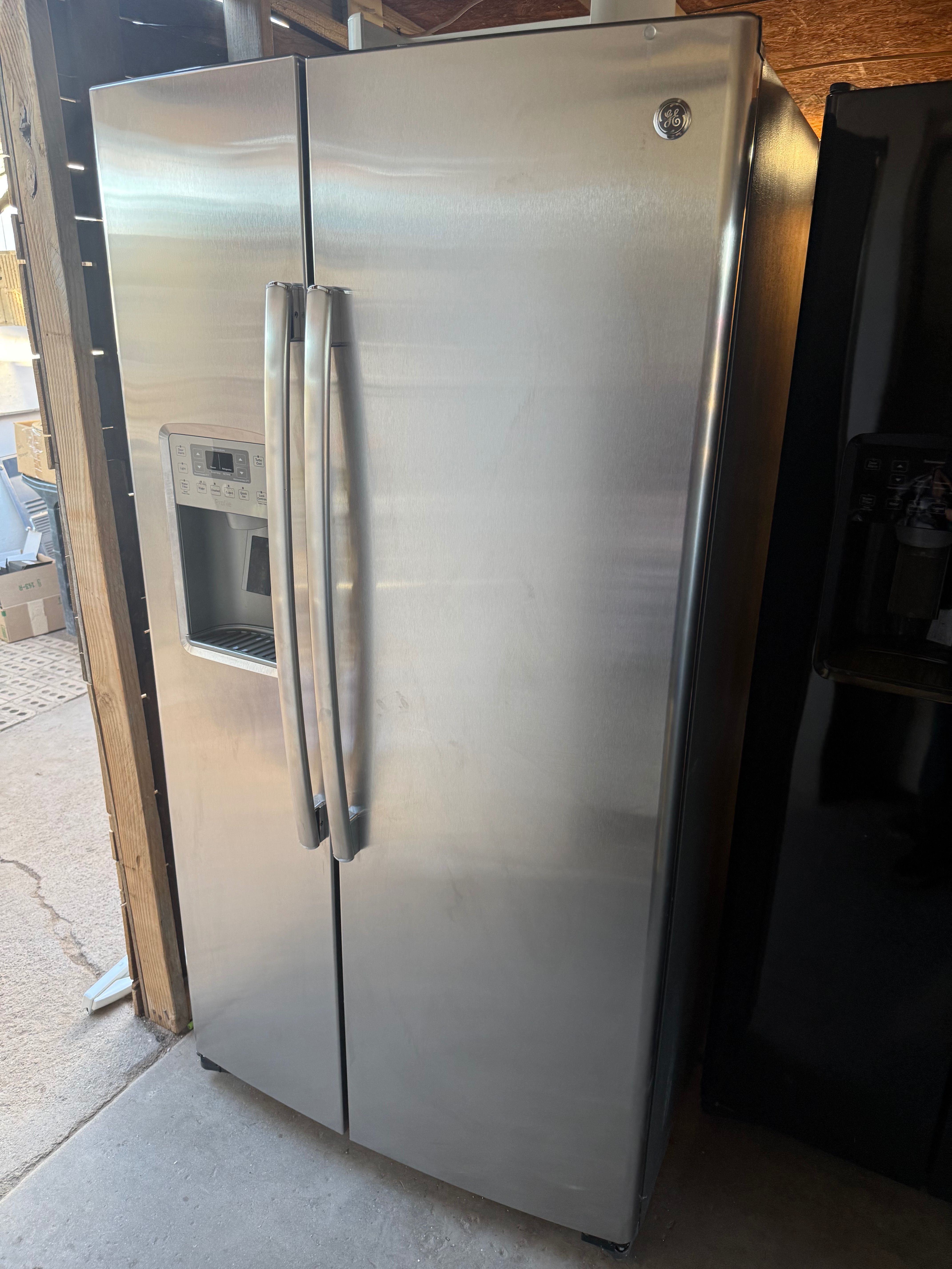 Ge refrigerator / frezer side by side with ice maker fully working stainless steel