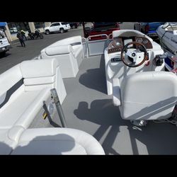 21’ Avalon Pontoon Boat 50HP Suzuki Outboard 