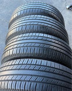 235 60 18 Michelin con 80% de vida las 4