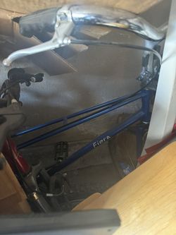 2 Fiera His & Hers Bicycle/ 1 avigo Bike
