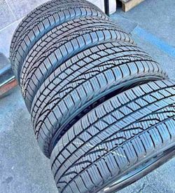 225 65 17 Goodyear tires Con 80% de Vida Las 4