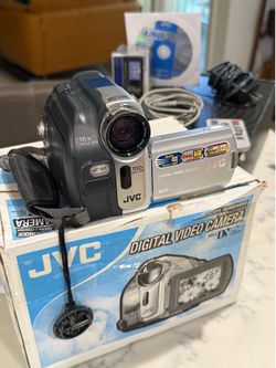JVC MiniDV Camcorder GR-D72U COMPLETE OEM KIT – Box, Manuals, Accessories, Playback Tested