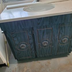 Bathroom Vanity, Faucet, And Sink Compined