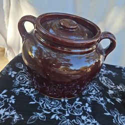 Nice Vintage Dark Brown Stoneware BEAN POT with LID & DOUBLE HANDLE; USA 