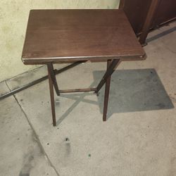 WOODEN FOLDING TRAY TABLE