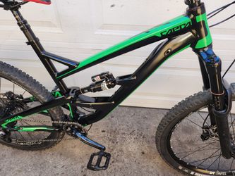 YT Capra full suspension mountain bike