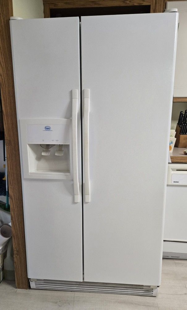 Side By Side Refrigerator With Ice And Water Dispenser