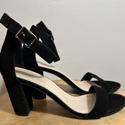 New women's stylish summer shoes.Size 8. $30.