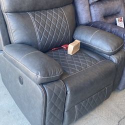 New 3 Pc recliners with USB charge electric power, electric recliners ready to deliver we finance available