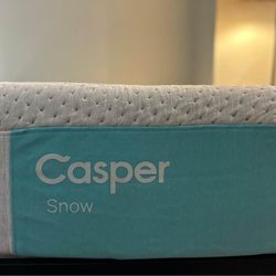 Casper Snow Queen Mattress, Barely Used, Like New! 