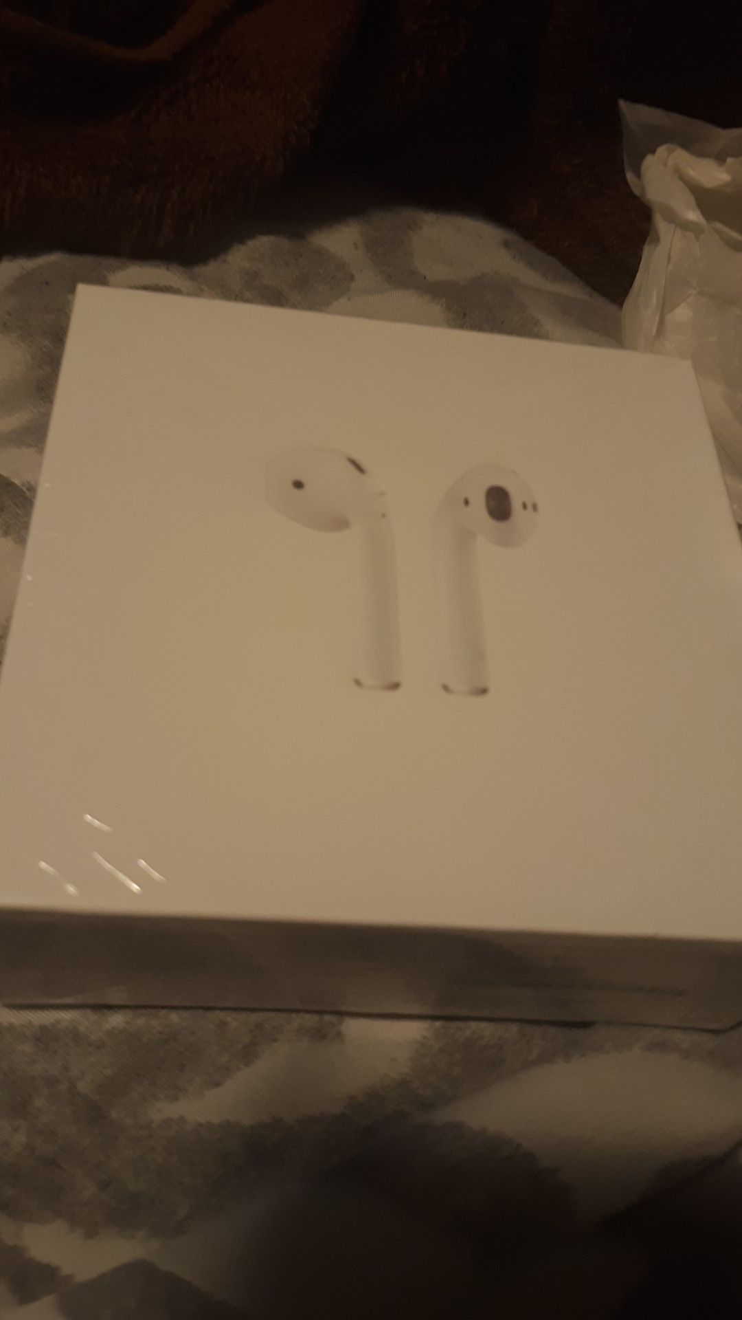 Air pods 2 brand new never opened, still wraped in box