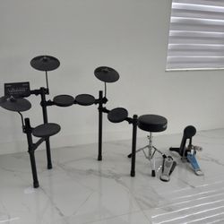  Yamaha DTX452K Electronic Drum Set