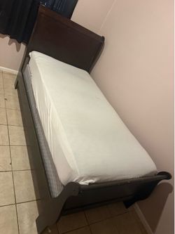 Oak twin bed. With bed and frame good condition