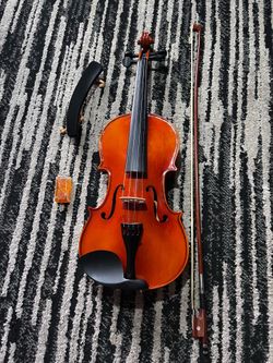Full Size Suzuki Violin Outfit – Excellent Condition