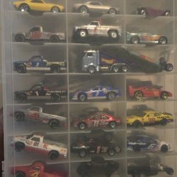 lot of 300 loose hotwheels.
