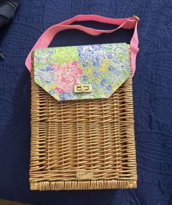 Lilly Pulitzer Cheek to Cheek Rattan Wine/Glass/Snack Basket Floral& Pink Lined. Wine Picnic Basket