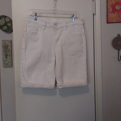 Levi's Womens White. Jean Shorts Sz 30 Like New