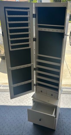 Swivel jewelry case