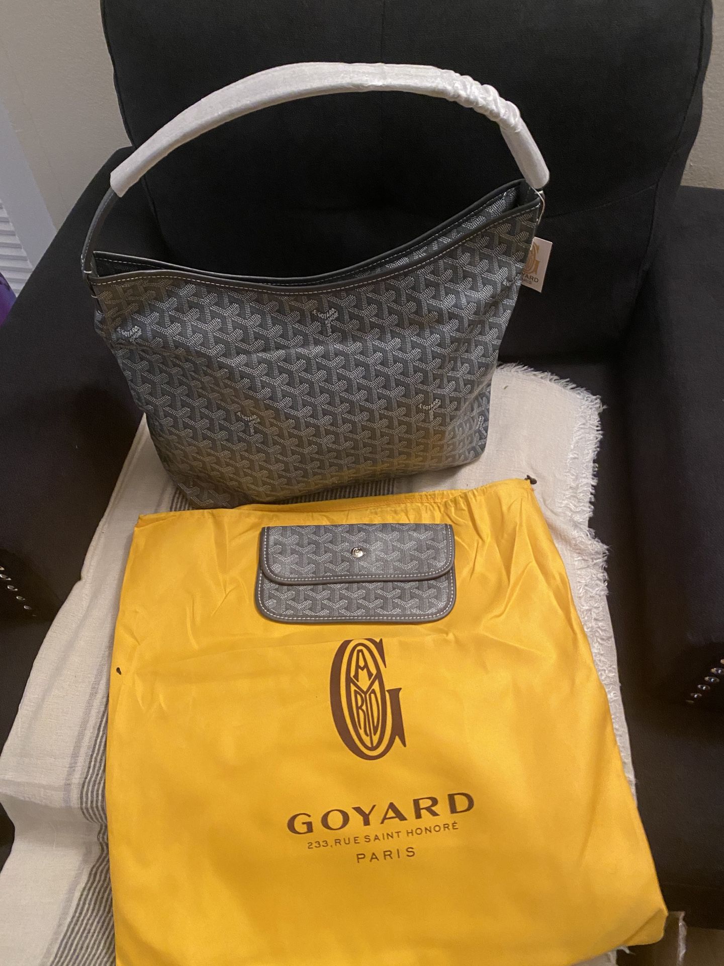 Gray Ladies Hobo Style Handbag 