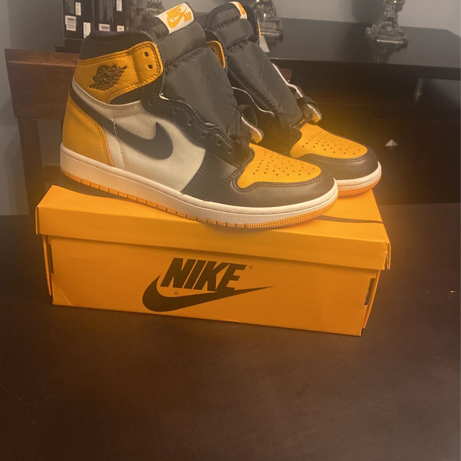Taxi Air Jordan 1 Retro High OG 'Yellow Toe'  Size 8