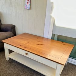 🤩 Gorgeous Wooden Country-Style Coffee Table-Moving Great Condition!