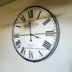 FARMHOUSE CLOCK 