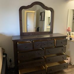 Dresser With Mirror 