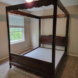 Hardwood Canopy Queen Bed Set With Boxspring