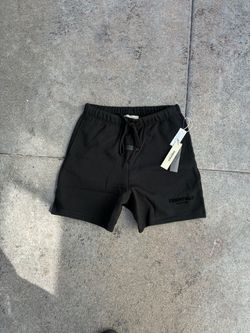 Black essentials shorts