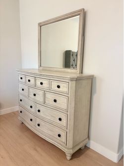 Bedroom set in great condition