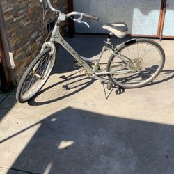 Schwinn 26 inch girls bike