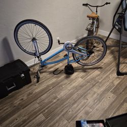 Glendale Beach Cruiser Bicycle With 7 Speed Shamano Gear Selector 