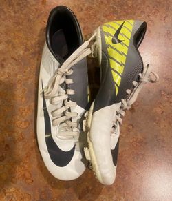 Nike soccer cleats - women