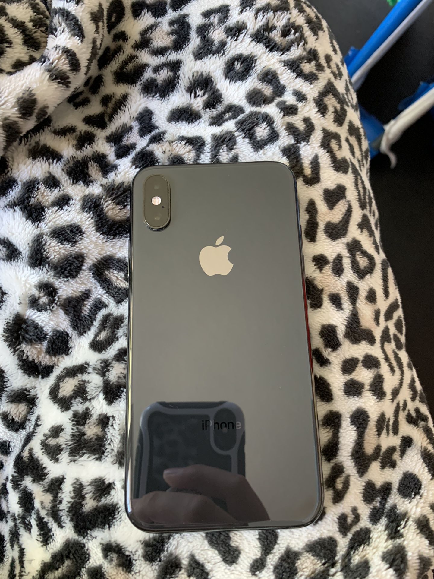 Fully unlocked AT&T Apple iPhone XS 64 GB black