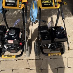 DEWALT 3600 PSI 2.5 GPM Gas Cold Water Professional Pressure Washer with HONDA GX200 Engine