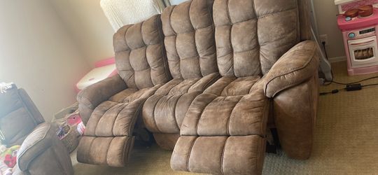 Selling a 3-seat reclining sofa with matching single recliner