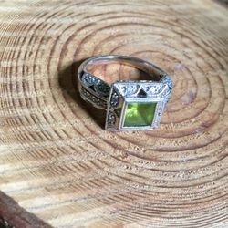 Peridot & Diamond Ring