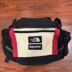 Supreme The North Face Expedition Waist Bag 