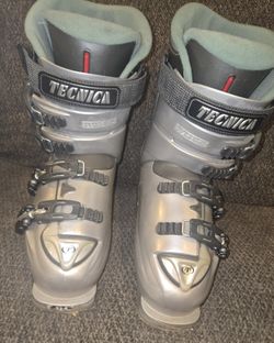 Tecnica "Rival XE" Ski Boots,  Size Mondo 23.0, Very Good Condition. 
