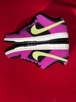 “Red plum” SB Dunks size 7