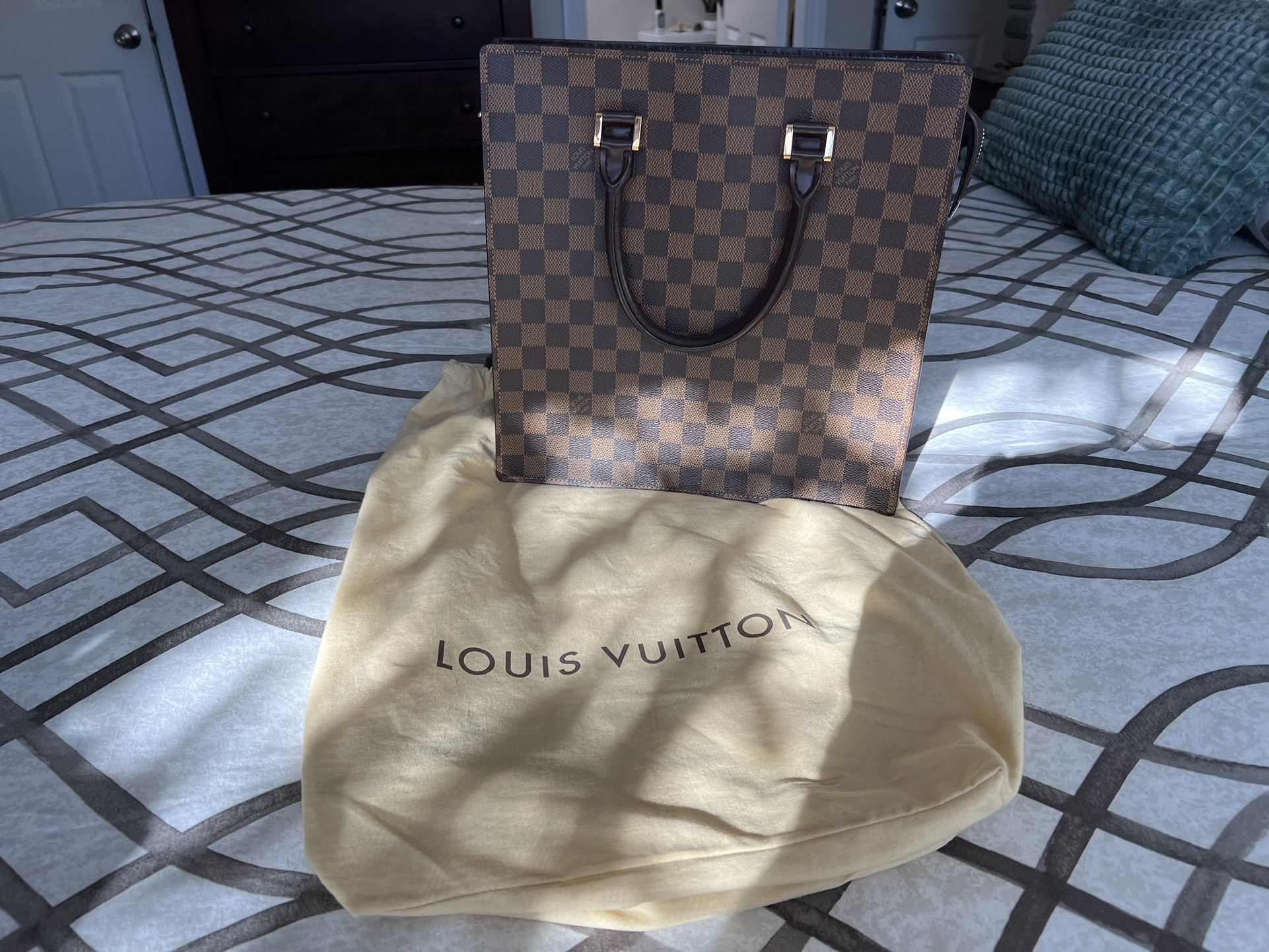 REAL Louis Vuitton Purse. 