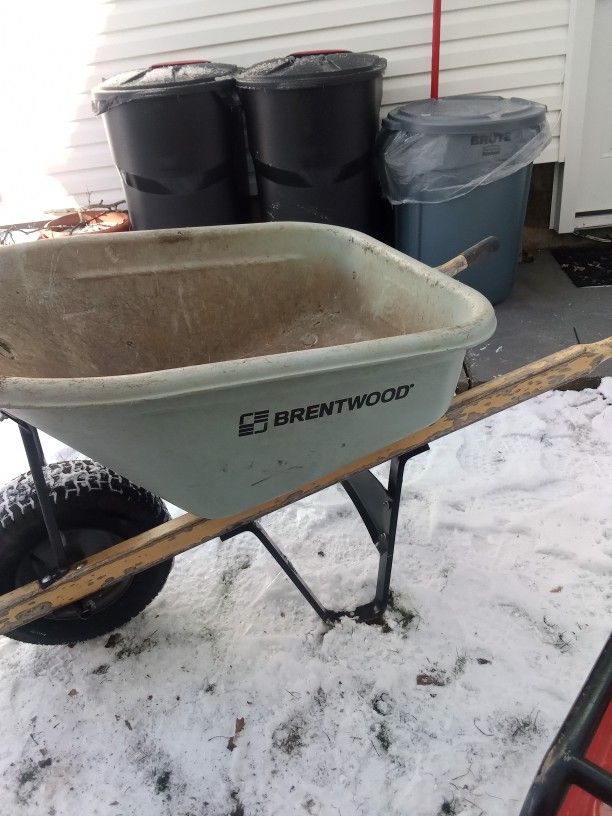 Brentwood Fiberglass 6 Cubic HDPE Wheelbarrow