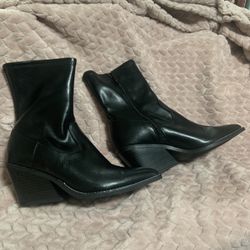 Woman’s Boots Size 71/2