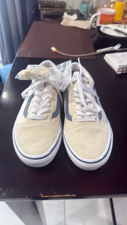 New Vans skateboard shoes. Men’s 6.0 Women’s 7.5
