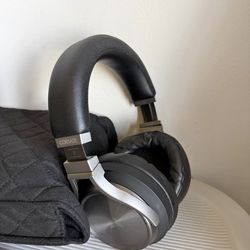 Bluetooth gaming headphones